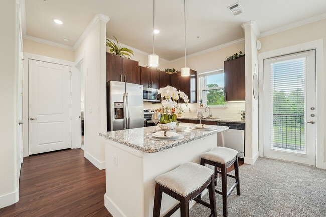 Kitchen - Ivy Point Kingwood Apartments