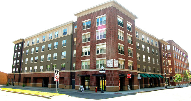 Lyon's Court Senior Apartments - Lyon's Court Senior Apartments