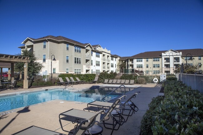 Montabella Pointe - Montabella Pointe Apartments
