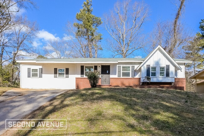 Building Photo - 152 Ruzelle Dr SE