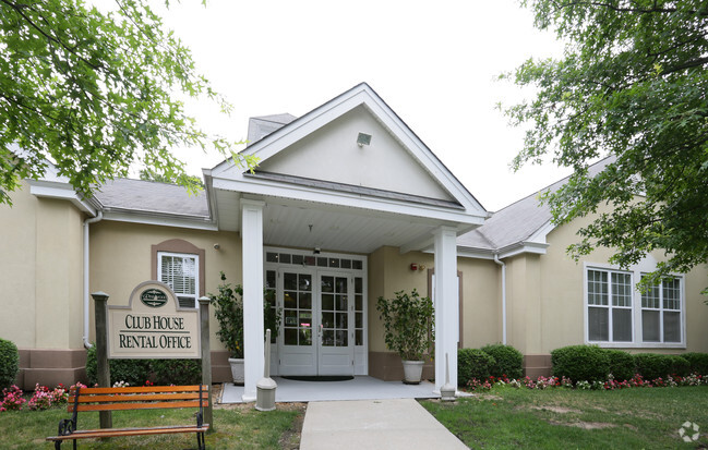 Building Photo - Pinewood Estates A Vibrant 55 + Community Rental