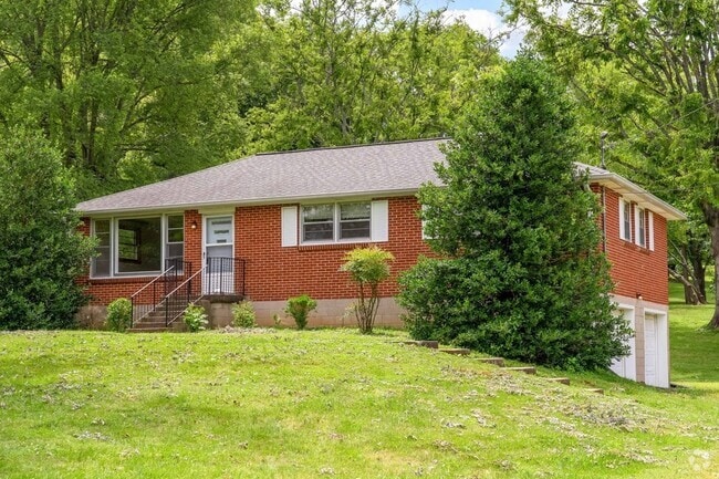 Building Photo - 411 Westchester Dr Rental