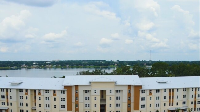 Building Photo - Saunders Lakefront Living Rental