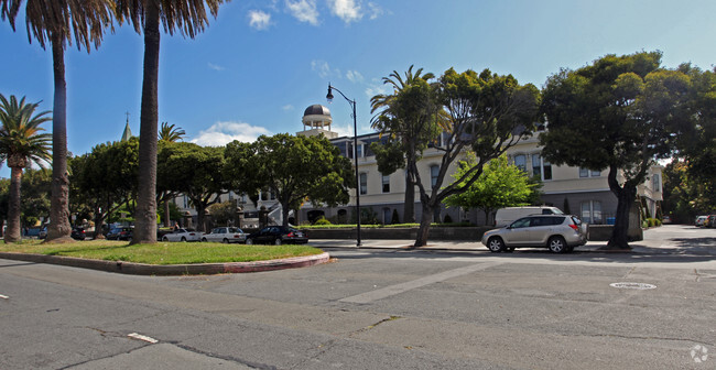 Primary Photo - Notre Dame Plaza Rental