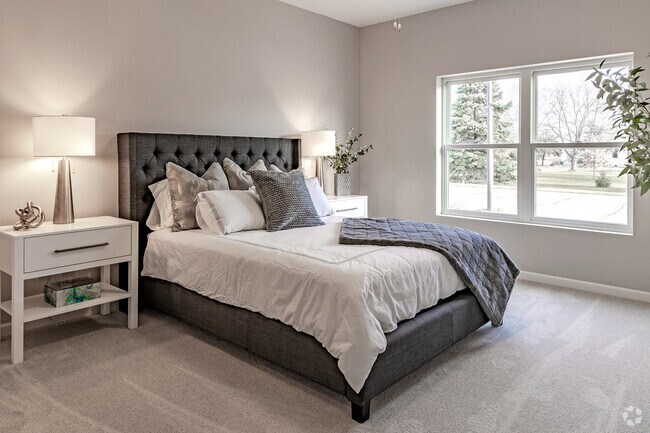 2BR, 2BA - 1,136SF - Primary Bedroom - Country Club Villas Apartments