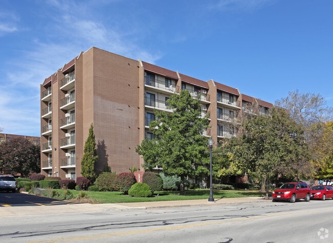 Primary Photo - Oak Tree Towers Rental