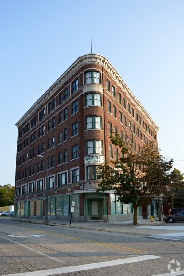 The Meeting House At Fidelity - The Meeting House At Fidelity Apartments