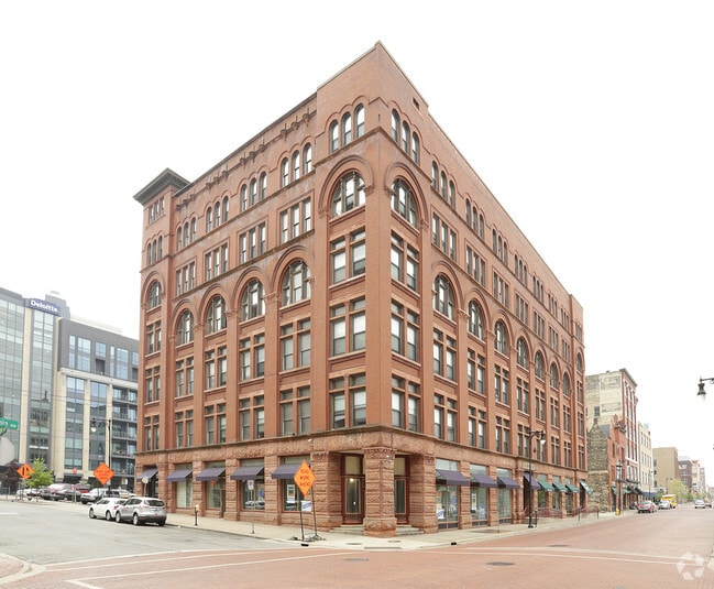 Primary Photo - Weston Apartments