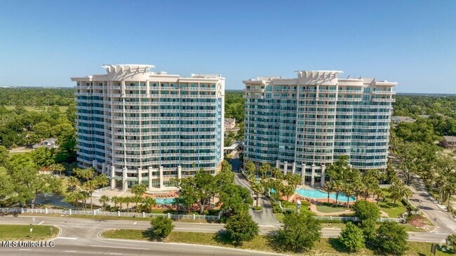 Building Photo - 2228 Beach Dr Rental