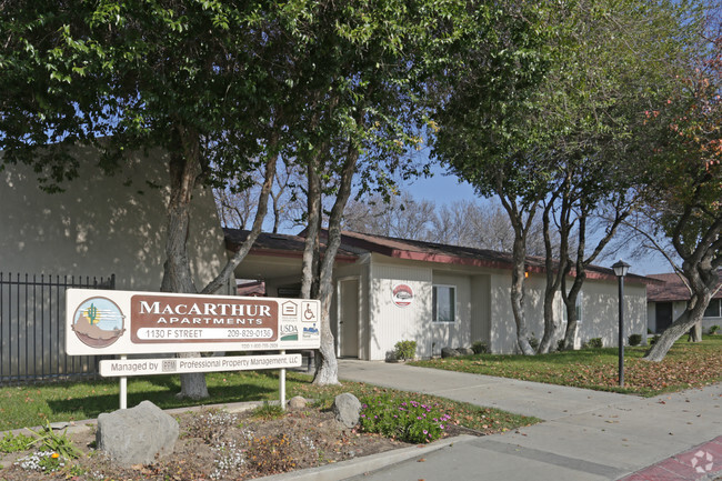 Macarthur Apartments - Macarthur Apartments