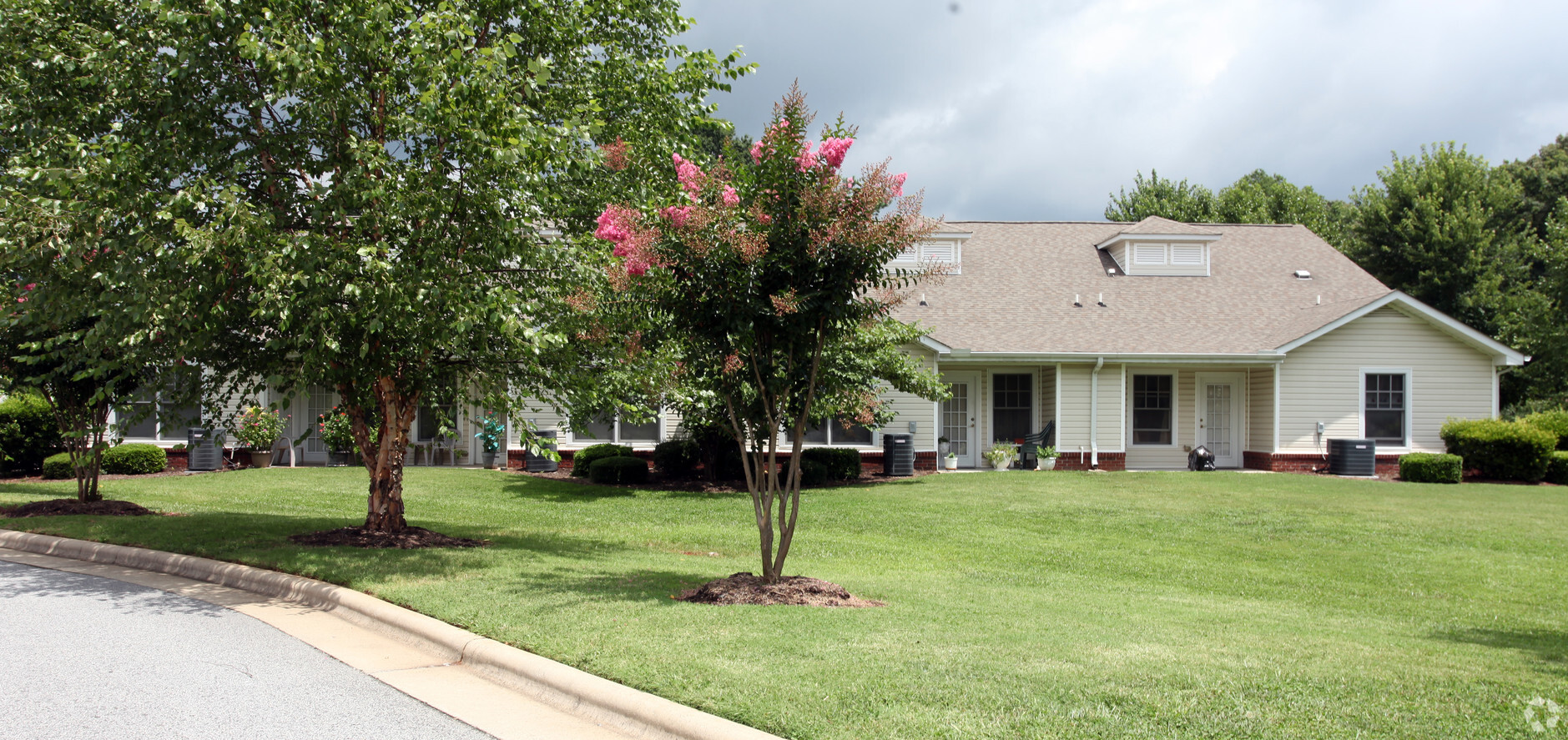 Photo - Rankin School Place Apartments