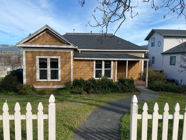 Building Photo - 21280 Geyserville Ave