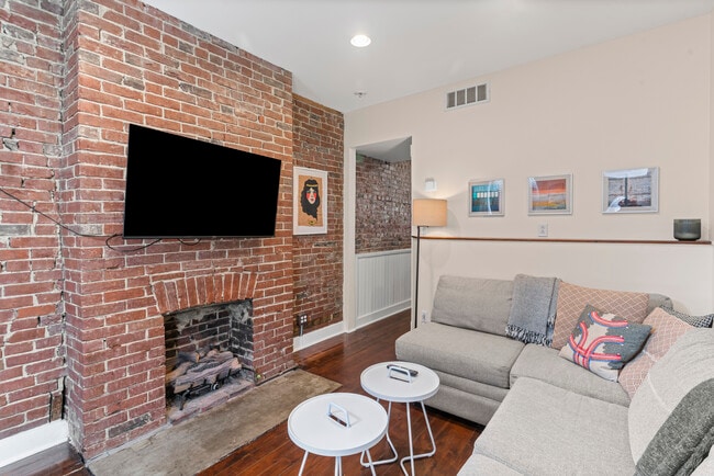Building Photo - 175-43rd 1/2 43rd 1/2 St Rental