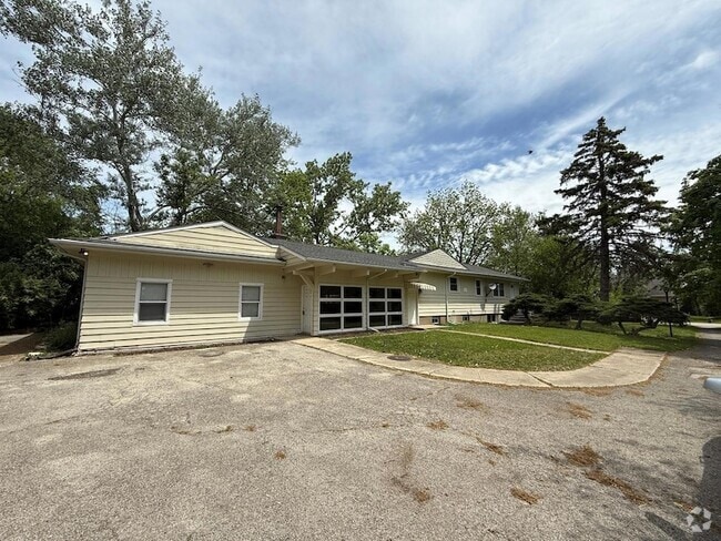 Building Photo - 5S074 Karns Rd Rental
