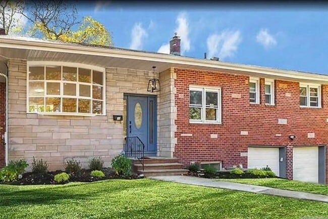 Building Photo - 22 Greentree Terrace