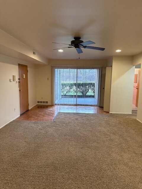 Building Photo - Country Apartments