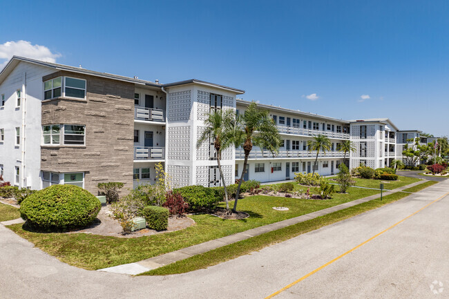 Building Photo - Town Apartments North