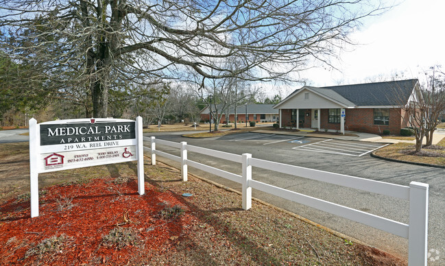 Primary Photo - Medical Park Apartments