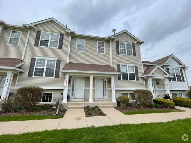 Building Photo - 1624 Fieldstone Dr N Rental