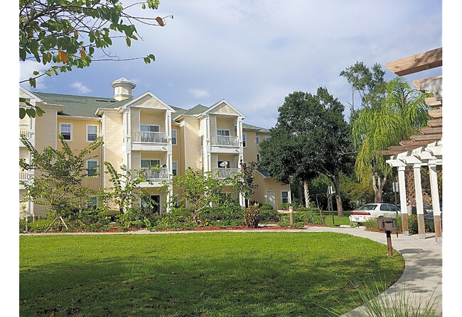 Laurel Oaks Senior Apartments Exterior - Laurel Oaks Senior Apartments