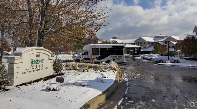 Building Photo - Holiday Jackson Oaks Rental
