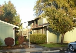 Building Photo - Jefferson Court Rental