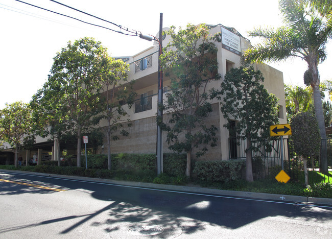 Building Photo - Ross Manhattan Terrace Rental