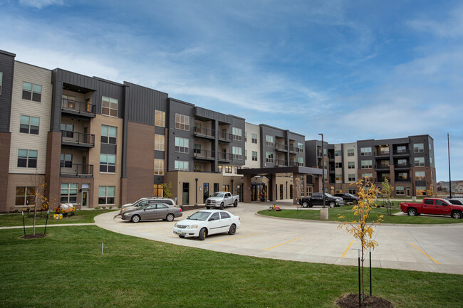 Exterior - Attivo Trail Ankeny Apartments