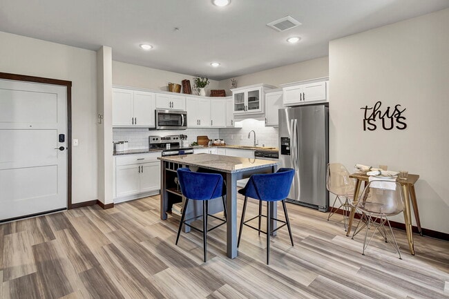 Building Photo - Urbana Court Rental