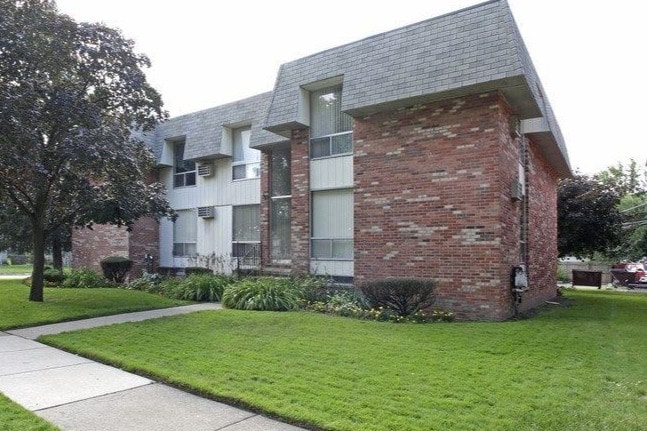 Building Photo - F28