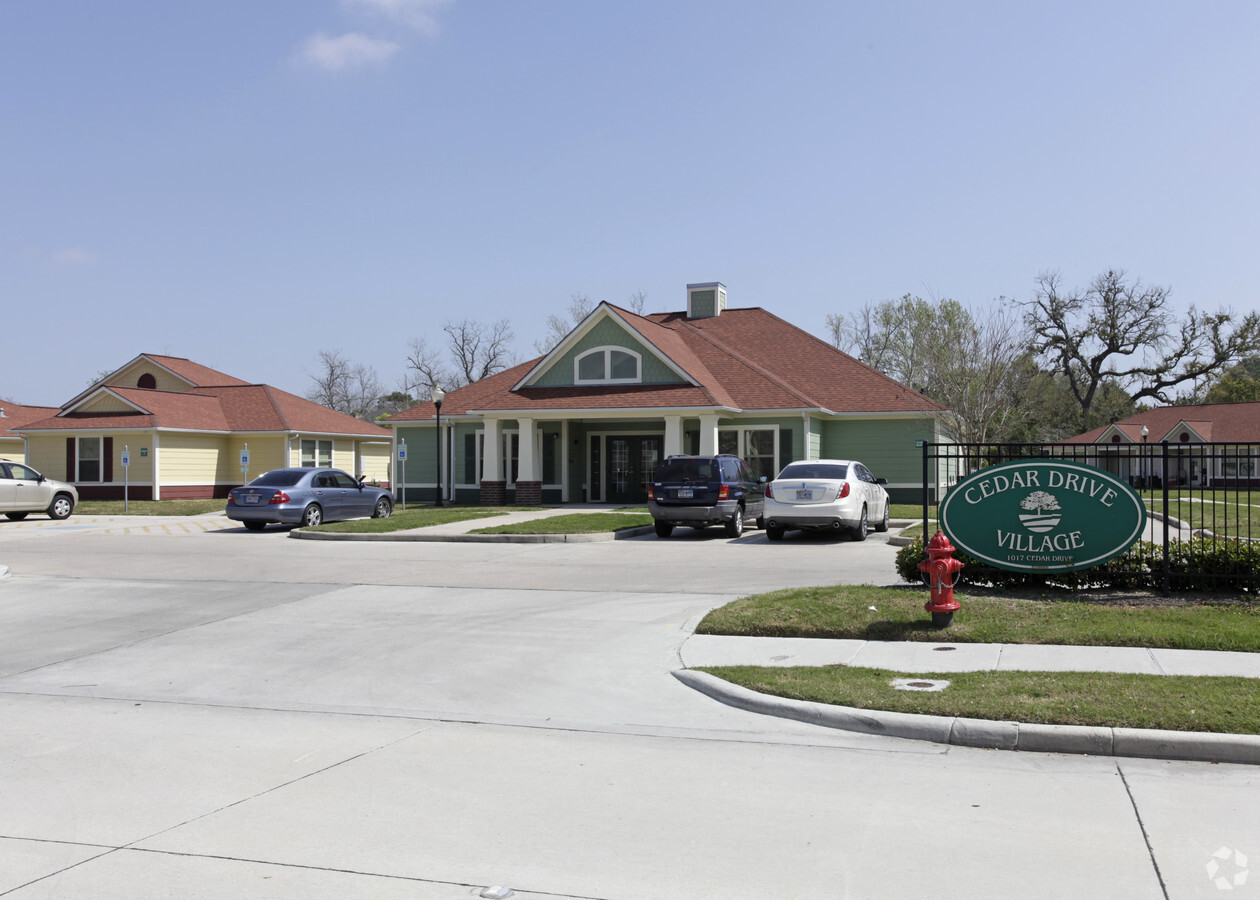 Photo - Cedar Drive Village Apartments