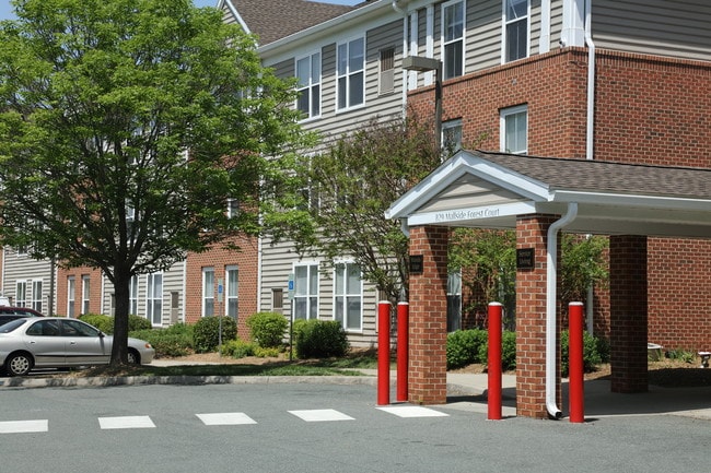 Building Photo - Woods Edge Apartments - 55 and Better!