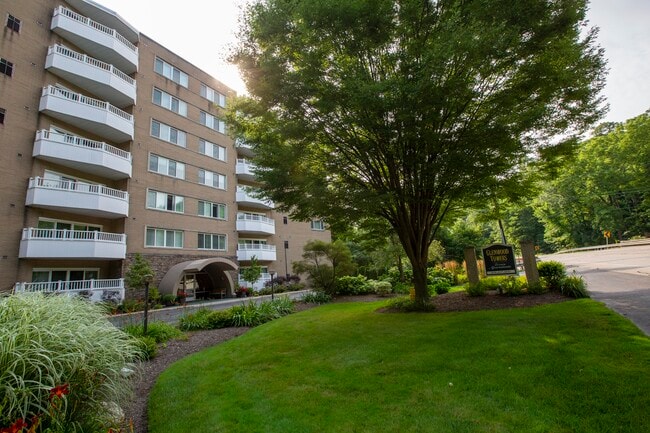 Main Entrance - Glenwood Towers Apartments