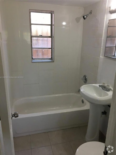 Building Photo - 5600 NW 7th Ct Rental