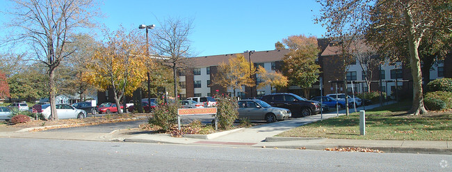 Tucker House - Tucker House Apartments