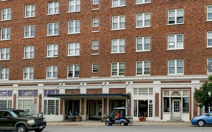 Historic Hotel Iowa - Historic Hotel Iowa Apartments