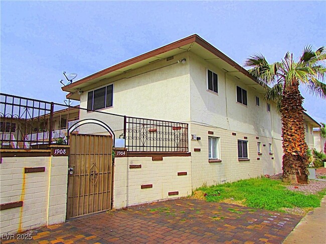 Photo - 1908 Rexford Dr Unit 2 Condo