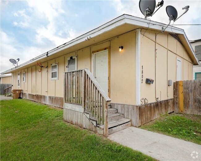 Building Photo - 1802 16th St Rental