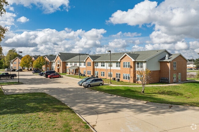 Building Photo - Hickory Grove Apartments