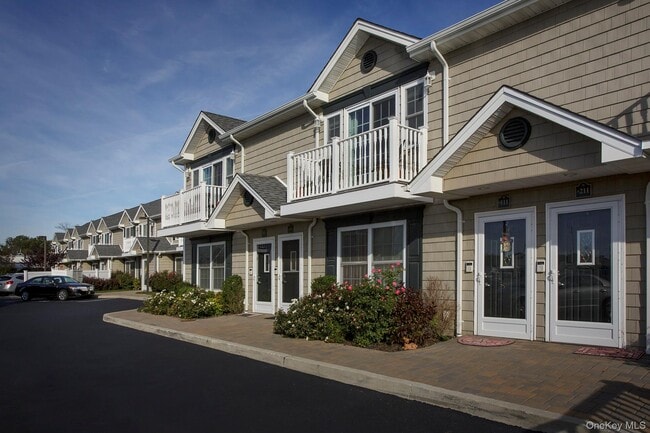 Building Photo - 60 Front St