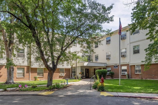 Building Photo - Mountain View Plaza Rental