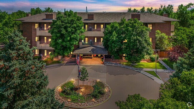 Community Exterior - Courtyard at Lakewood Rental