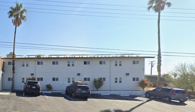 Building Photo - Waldorf Manor