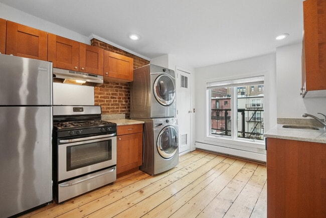 Building Photo - 224 8th St Rental