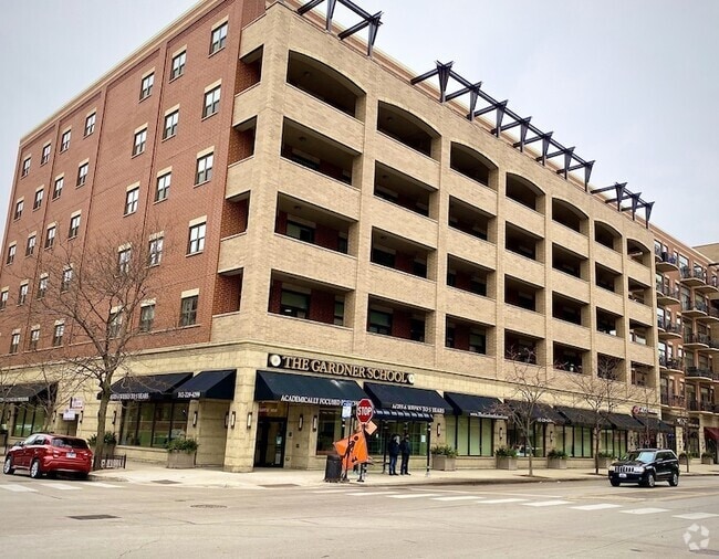 Building Photo - 1301 W Madison St Rental