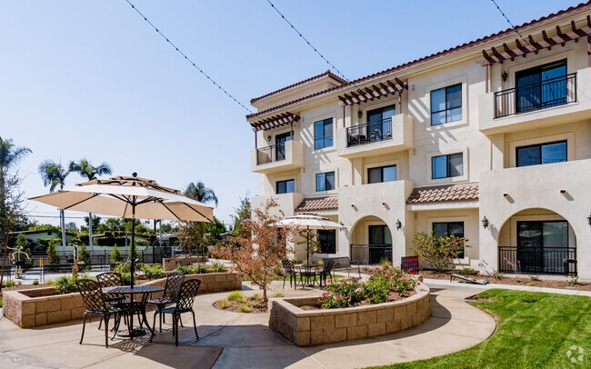 Building Photo - Gladstone Senior Villas Rental