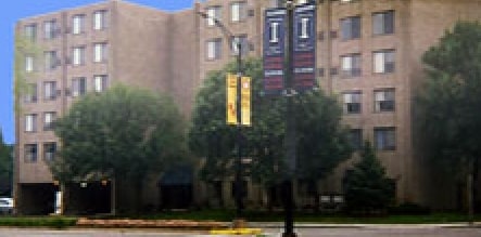 Primary Photo - Edge of Mall Rental
