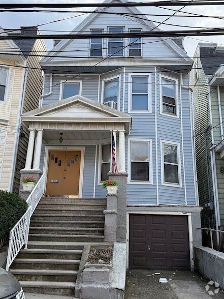 Building Photo - 223 Jewett Ave Rental