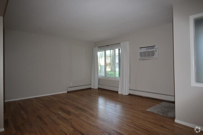 Building Photo - 3433 Hillside Dr Rental