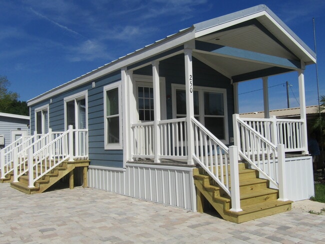 Building Photo - 250 Oak Harbor Camp